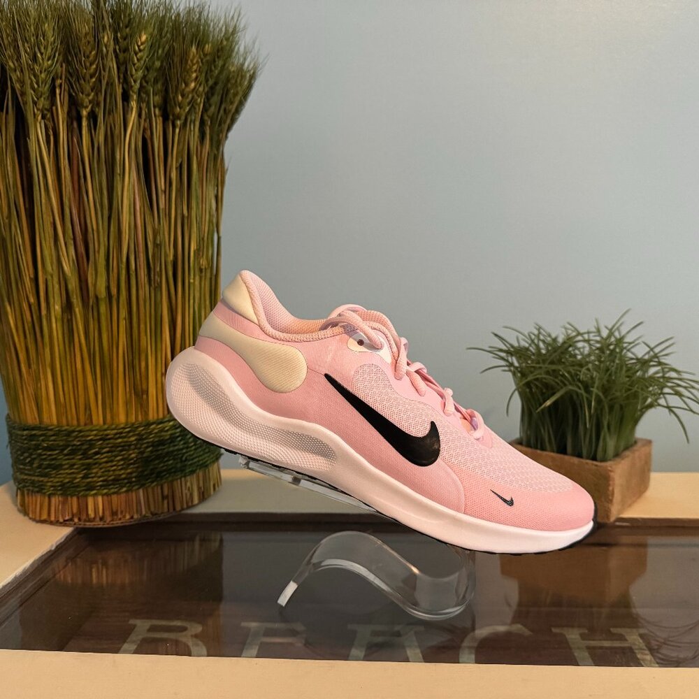 Girls Nike Revolution 7 Pink Size 7Y